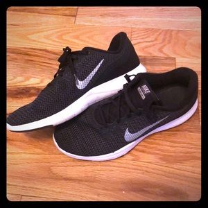Black Nike cross trainers